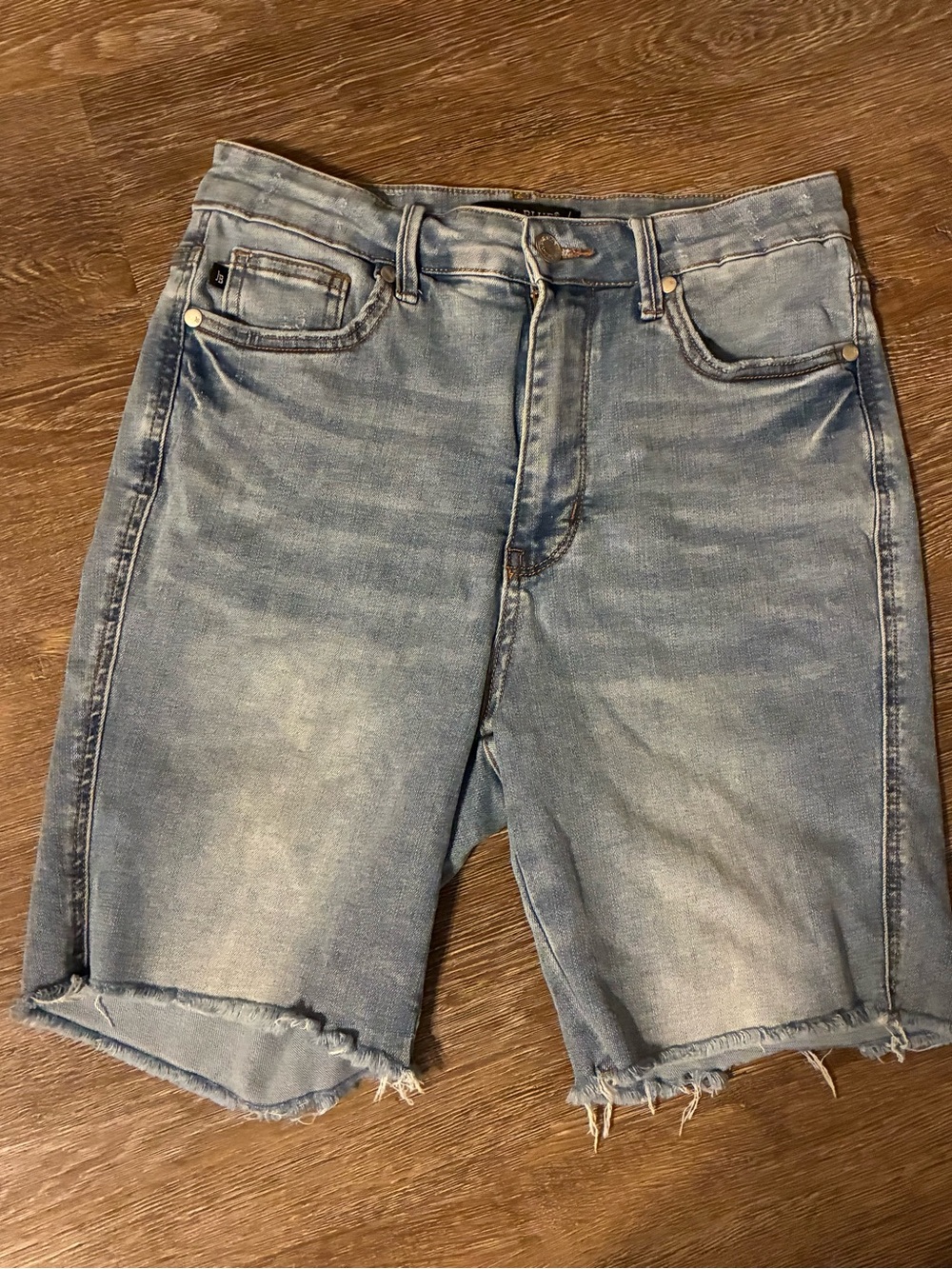 Judy Blue Women’s Bermuda Denim Shorts Size M Raw Hem Stretch